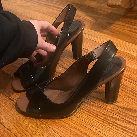 🆕Banana Republic Leather Elegant Black Women's Heels - Picture 2 of 9